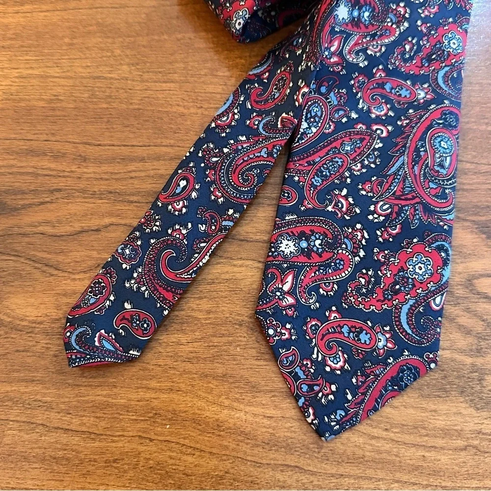 Brooks Brothers Makers Paisley Silk Tie – Classic Red Navy Vintage Preppy